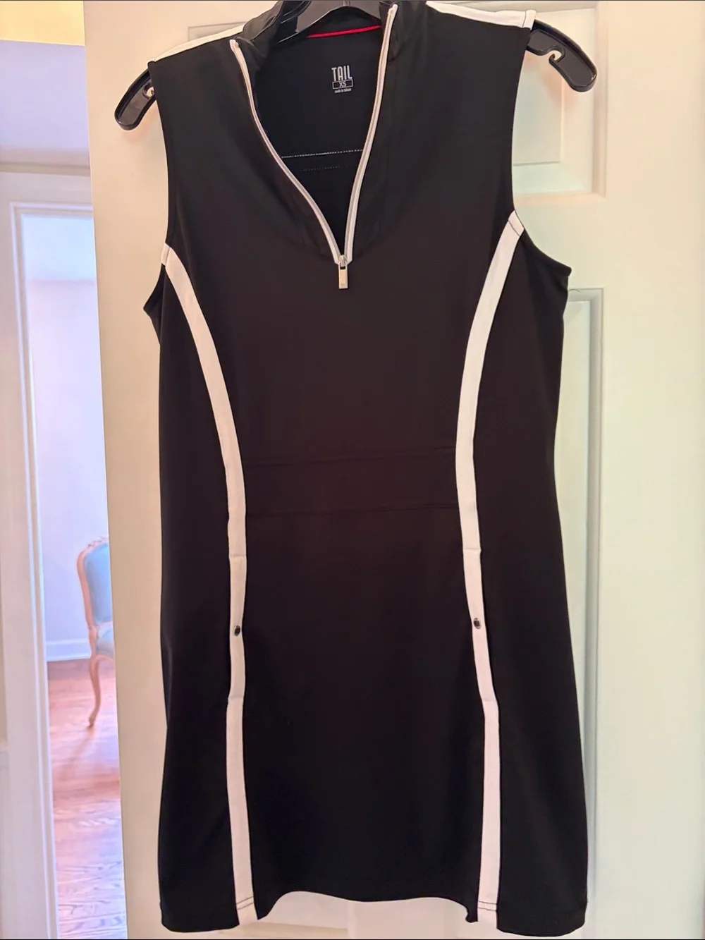 Tail XS Black Golf Dress with White Contrast Piping - Picture 6 of 9